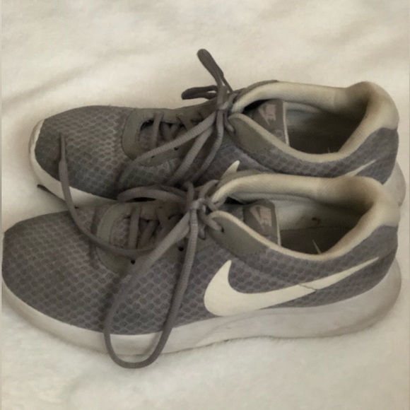 COPY - Womens Nike Running Shoes | Size 7.5 - Picture 1 of 6